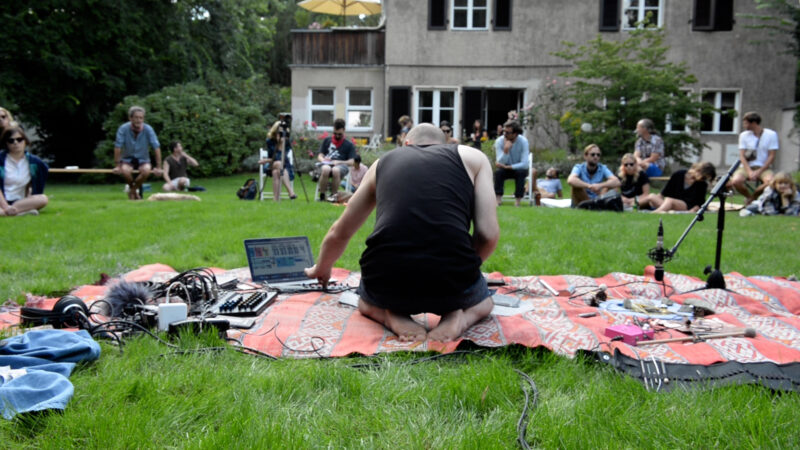 Alan Affichard, sound performance Elpmas Series. At Schlachtensee, Berlin, 2020. Photo: Daphné Lejeune