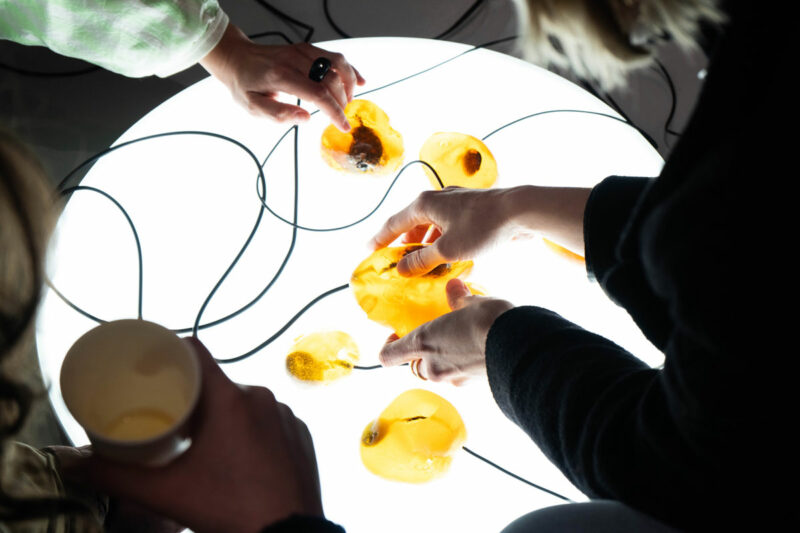 Julie Escoffier, entières même brisées, elles sont le feu et l’eau dans la même transparence immortelle, sound installlation, 2025, exhibition le geste du commun